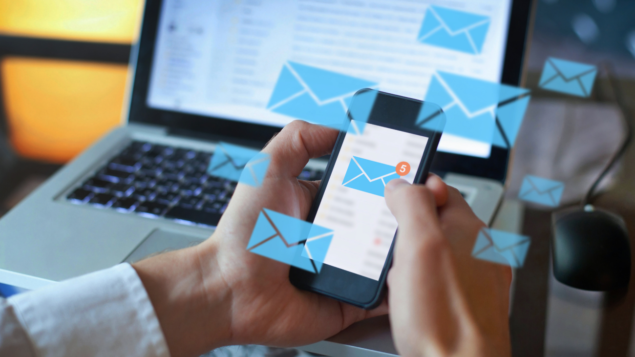 a new email notification on a smartphone