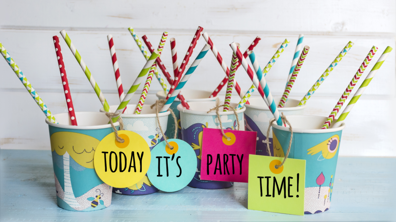 paper cups filled with straws and they are labeled with the words “it’s party time”