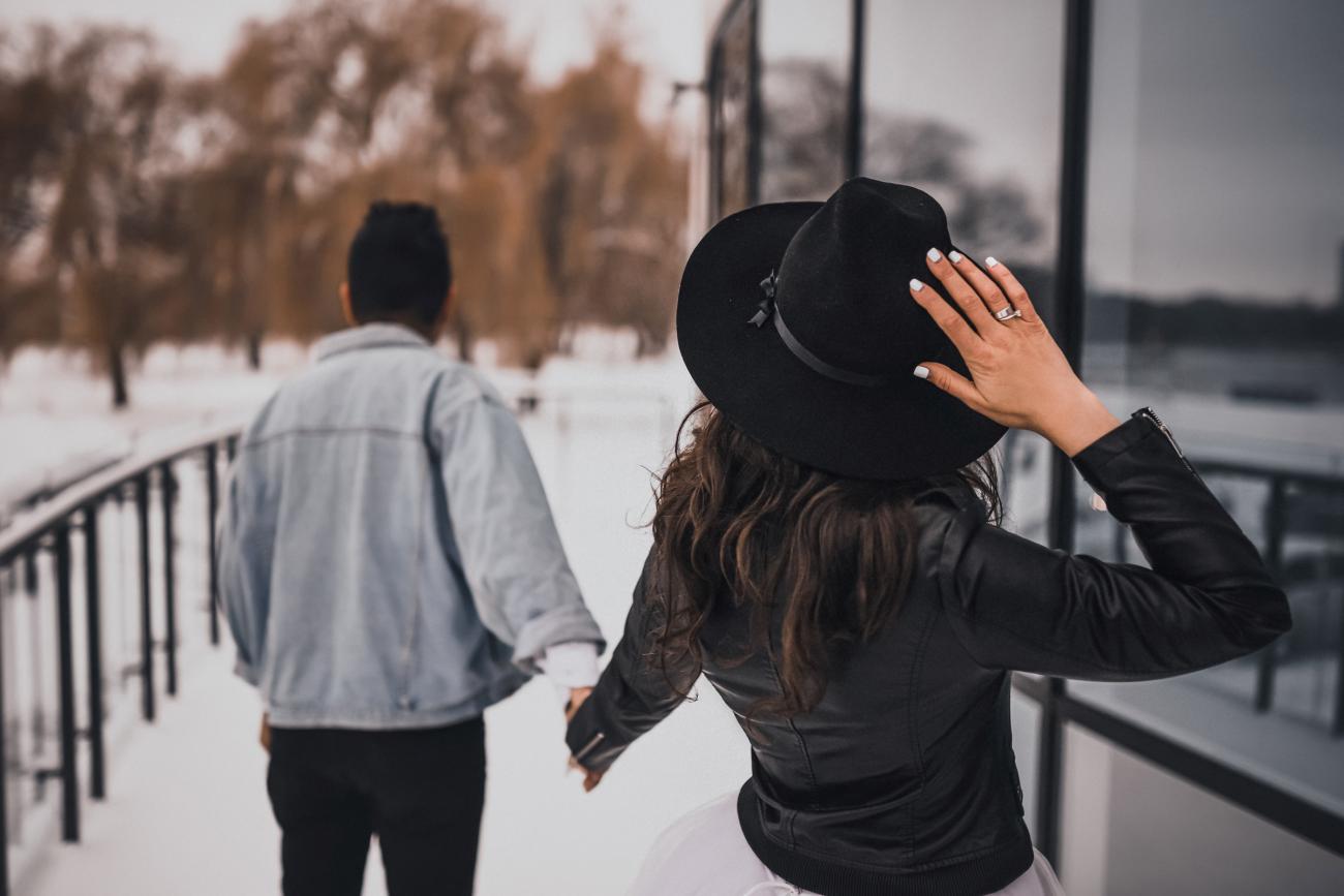 Engagement Photo Idea Hand in Hand