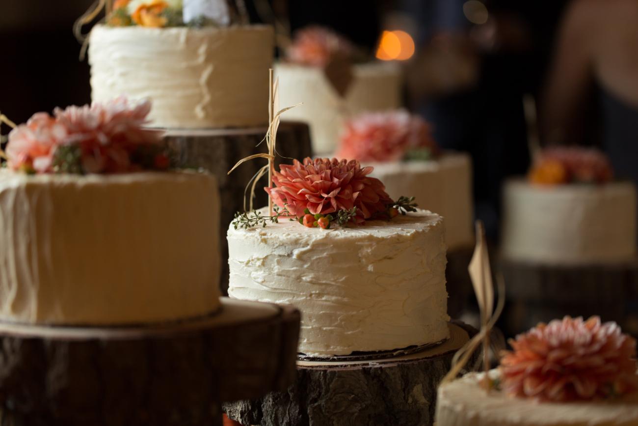 Fall Wedding Mini Cakes with Dahlia flowers