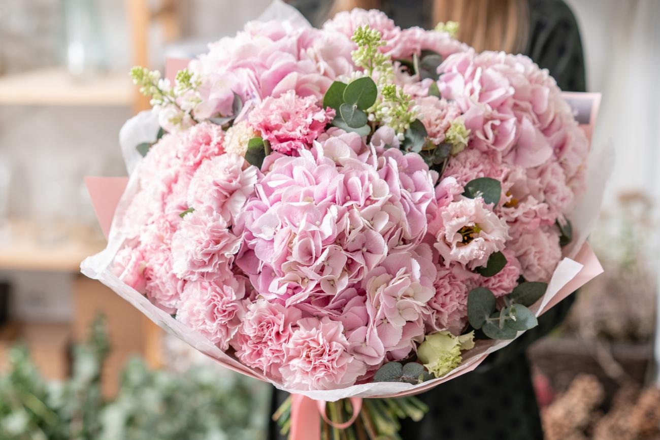 Monochromatic Bouquet Trend