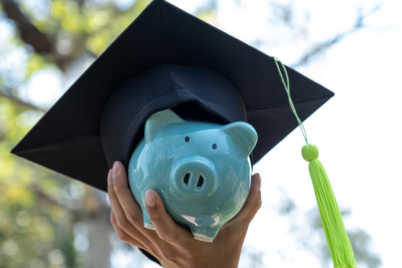Throw a Grad Party that Saves Money