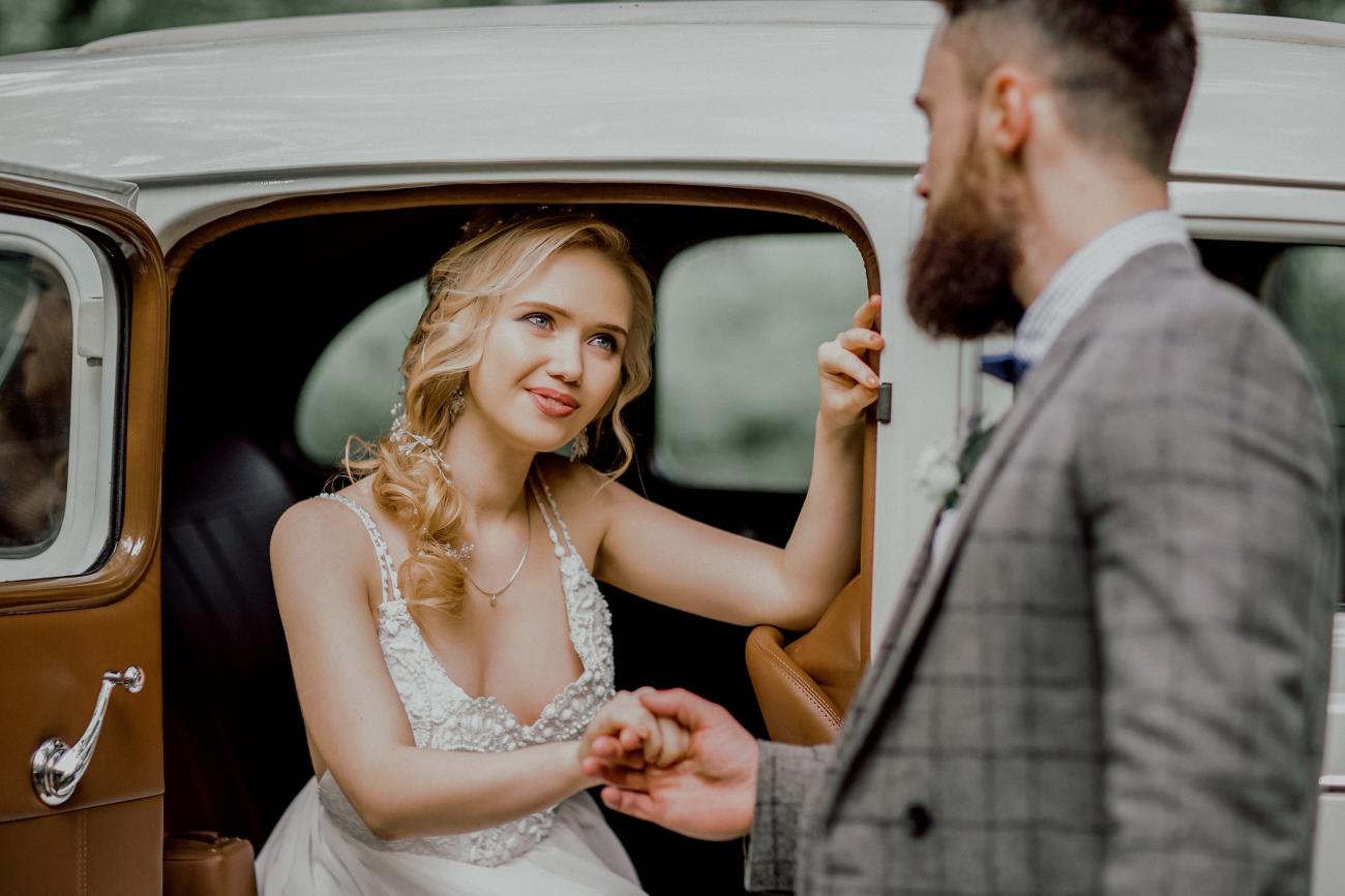 Classic Wedding with a vintage car