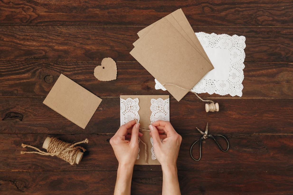 5 Pros and Cons of DIY Wedding Invitations