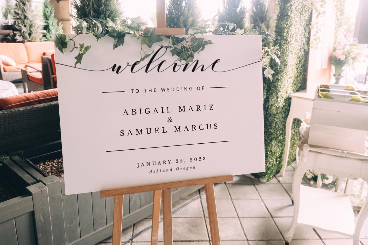 Welcome Wedding Signs with ivy decoration