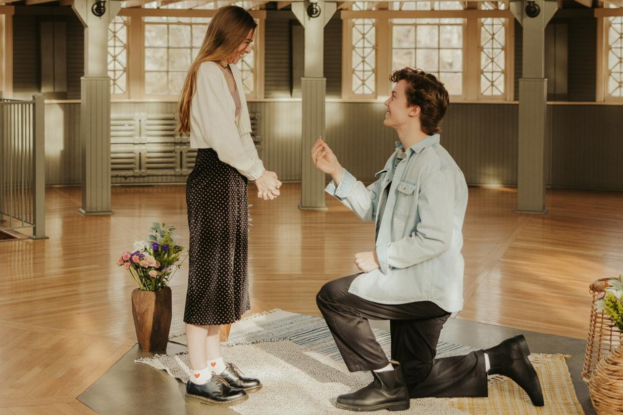 Engagement Photo Poses for your Save the Date - The Proposal