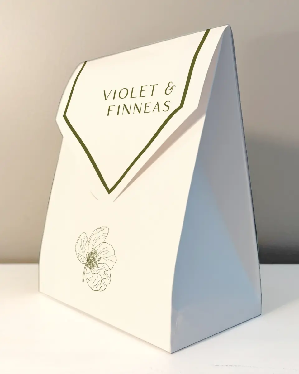 This is a 6.5" x 9" Wedding Favor Boxe called Delicate Love printed in full color with Gold foil