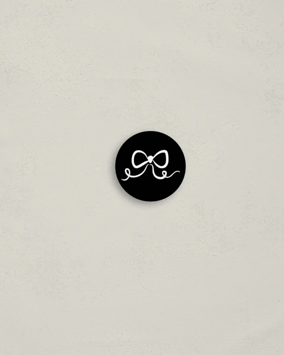 This is a 1¼" circle Envelope Seal called The Madison printed in full color