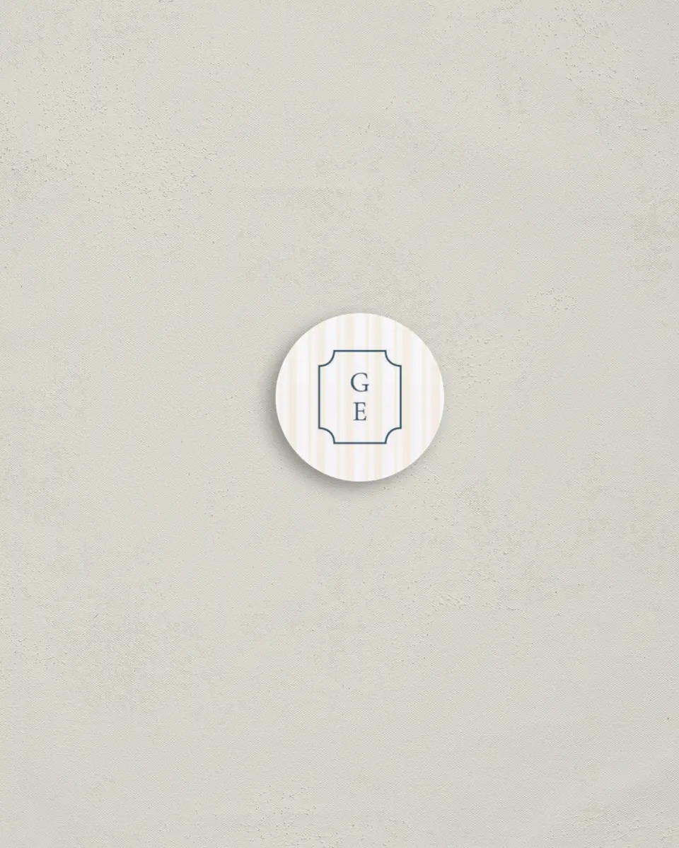 This is a 1¼" circle Envelope Seal called The Georgia printed in full color