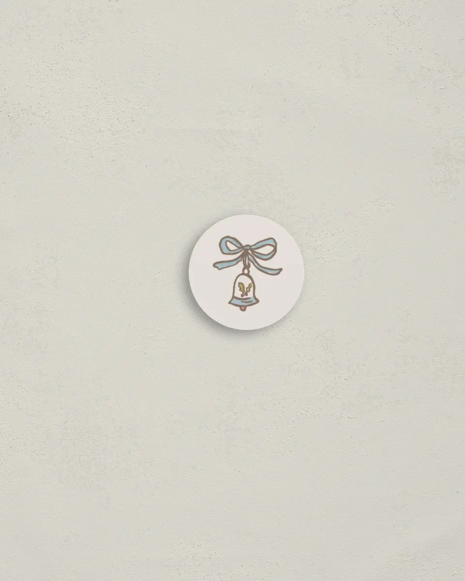 This is a 1¼" circle Envelope Seal called Charming Wreath printed in full color