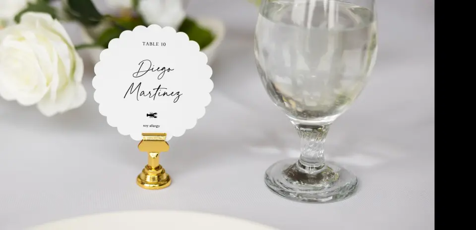 Scalloped Circle Place Cards