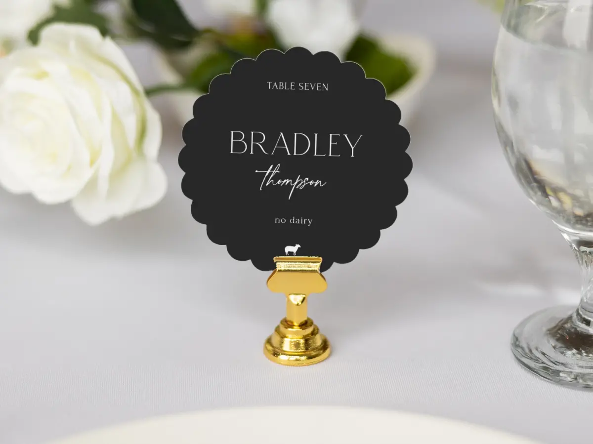 Scalloped Circle Place Cards