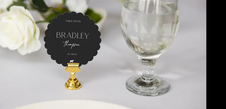 Scalloped Circle Place Cards