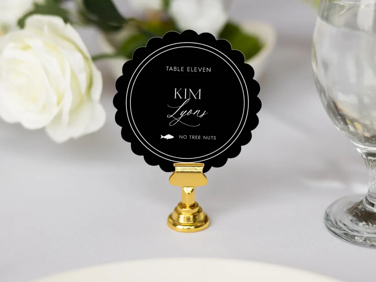 Scalloped Circle Place Cards