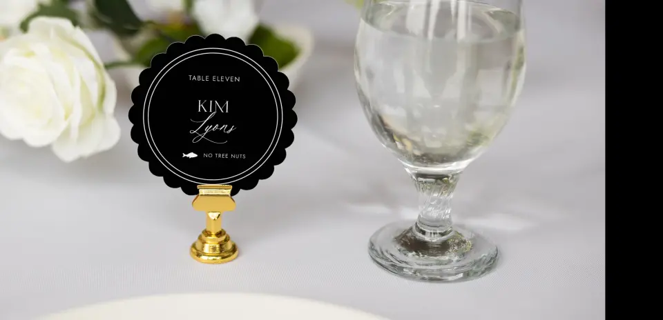 Scalloped Circle Place Cards