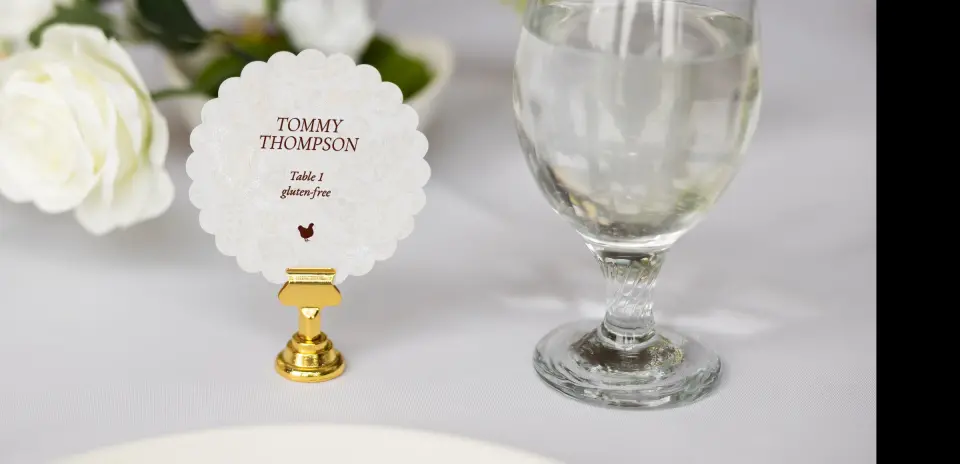 Scalloped Circle Place Cards
